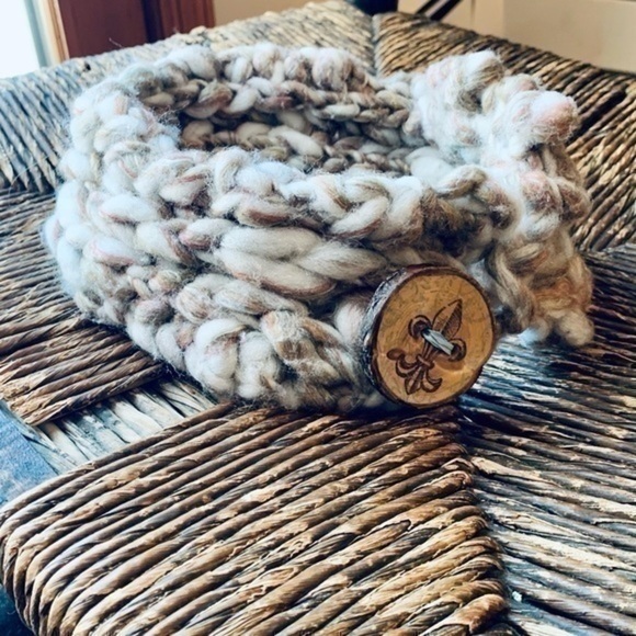 ✨🥶Neutral Hand Knit 🧶 Collar Scarf 🧣 Accessory ✨ - Picture 7 of 10